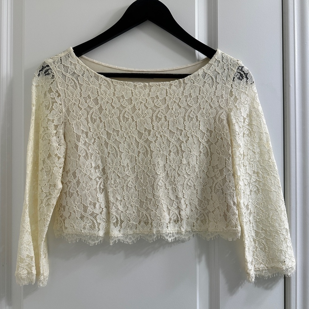 Aritzia Babaton Stuart Lace Crop Top‎